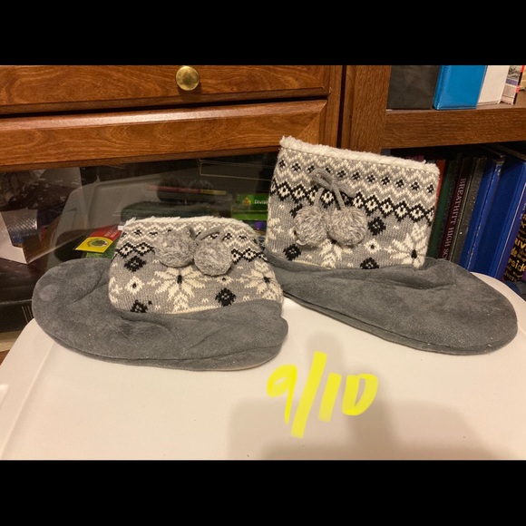 House shoes - Picture 1 of 1